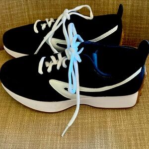 Dolce Vita black Braiden Sneakers